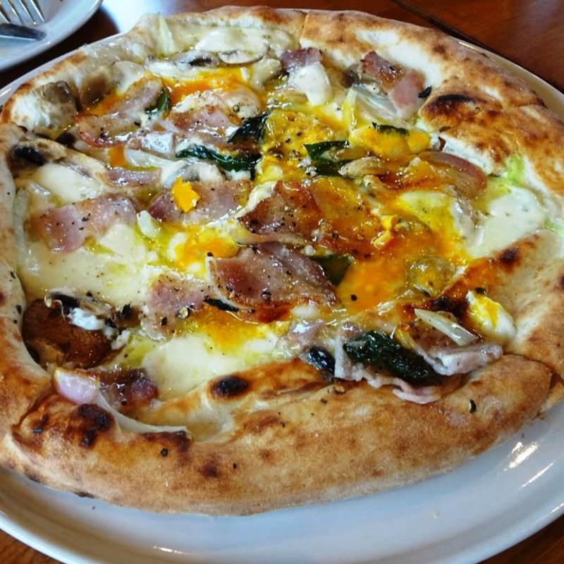 しゃもの卵とベーコンのビスマルク(ピッツェリア コゾー （PIZZERIA KOZO）)