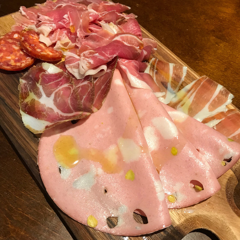 生ハムとサラミの盛り合わせ(LEGAME)