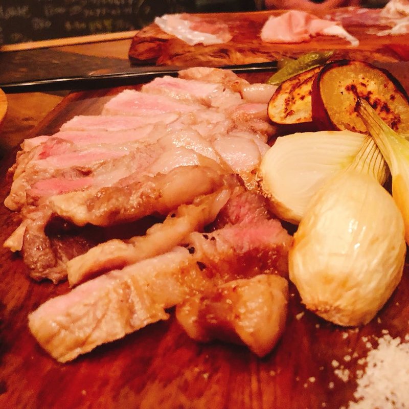 キントア豚のグリル(肉とワイン)