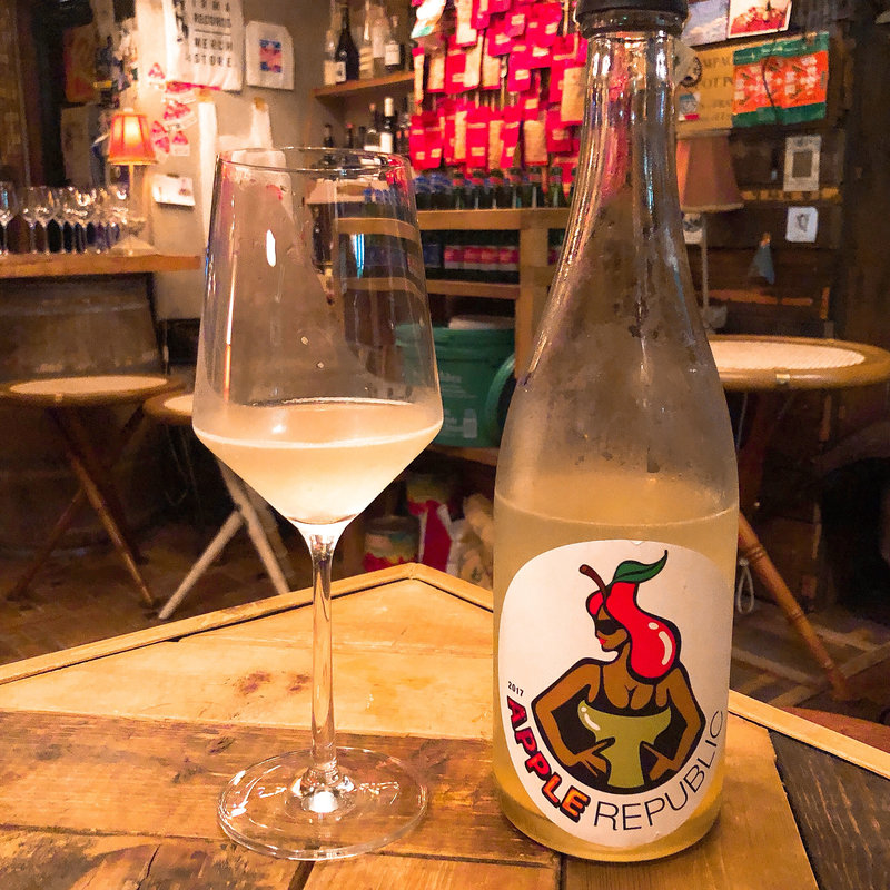 アップル・リパブリック(肉とワイン)