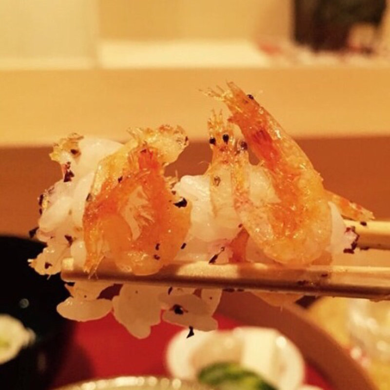 桜海老の唐揚げ載せゆかり炊き込みご飯(料理 澤)