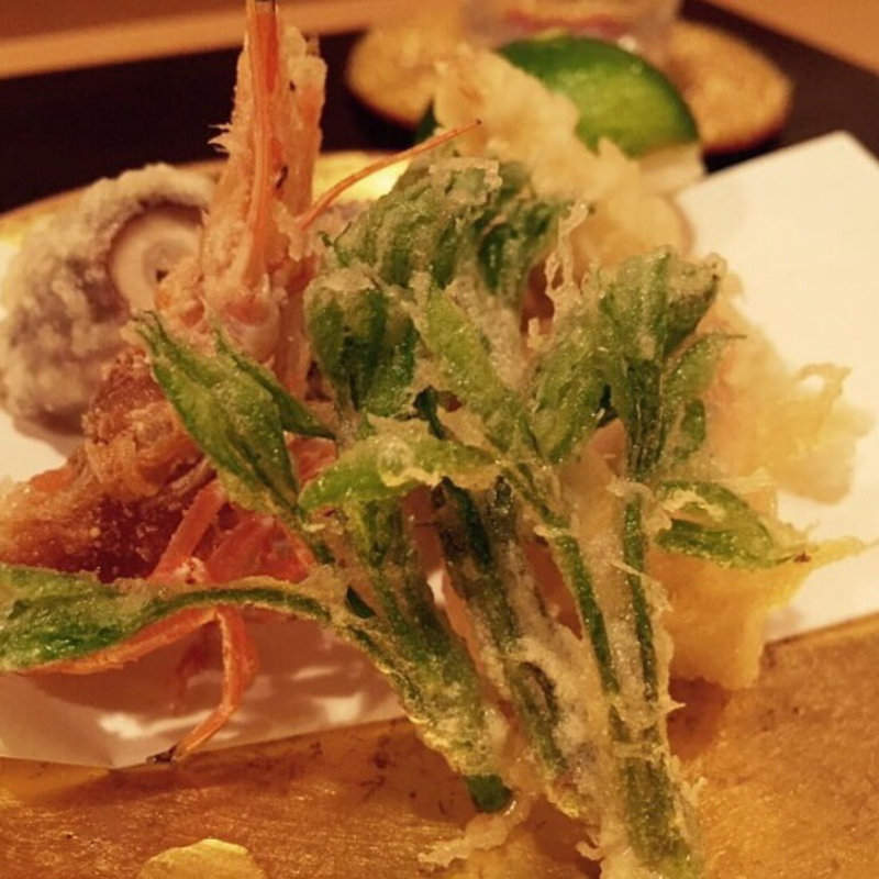 揚げ物（こしあぶら、天恵椎茸、イサキの白子、才巻海老の頭、ヤングコーン）(料理 澤)