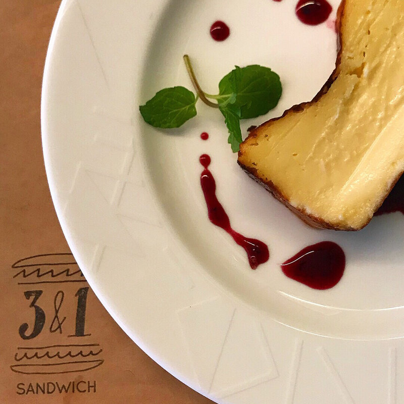 ベイクドチーズケーキ(3&1 Sandwich （トレエウーノ サンドイッチ）)