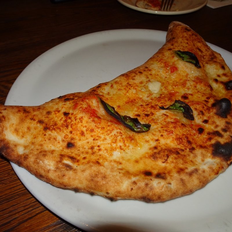 カルツォーネ（水牛リコッタ）(Ｉl Ｓol Levante)