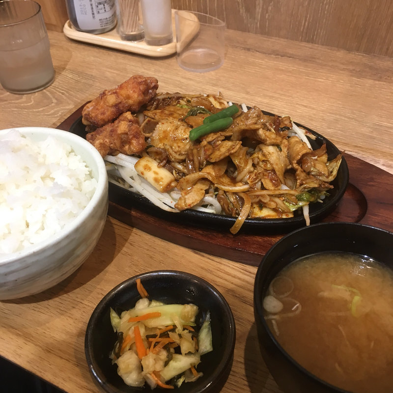 豚キムチ唐揚げ定食(オリジンダイニング 下北沢店)