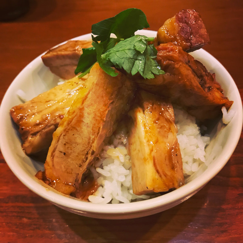 豚ステーキ丼(中華そば つけ麺 百日紅 新宿店)