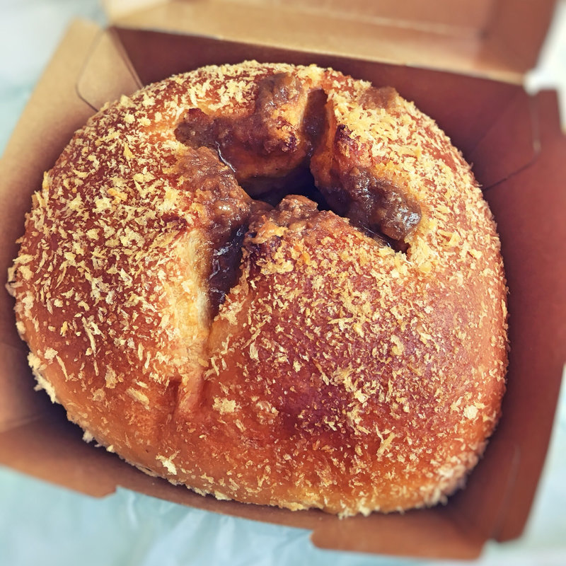 牛スジ焼きカレーパン(パン・オ・トラディショネル （pain au traditionnel）)