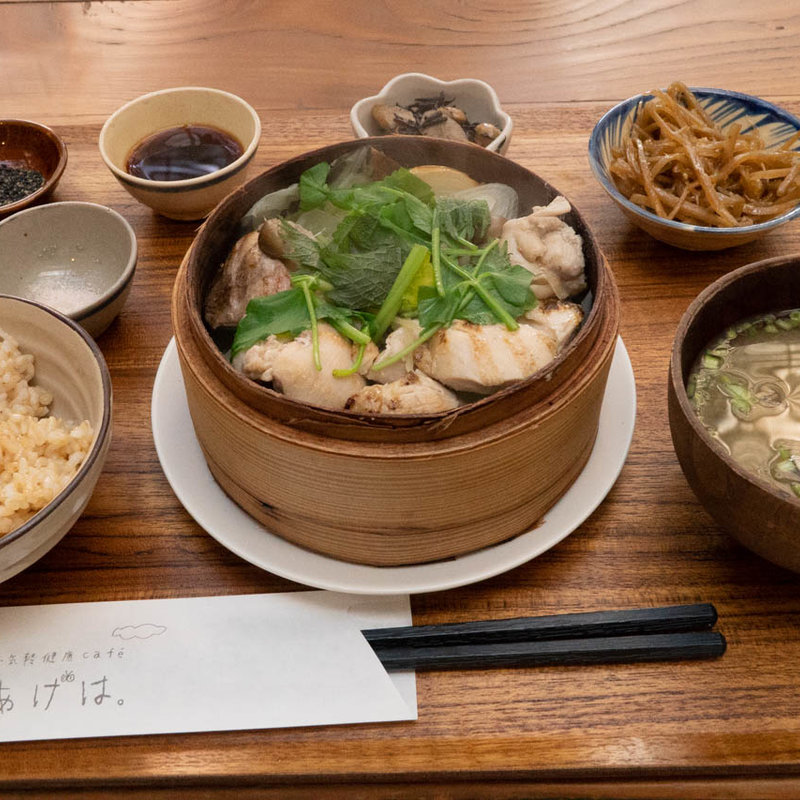 鶏のせいろ蒸しご飯(あげは。神戸トアロード店)