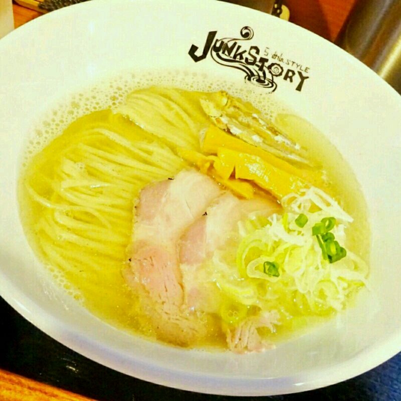 煮干し塩そば(らーめんstyle JUNK STORY （ラーメンスタイルジャンクストーリー）)
