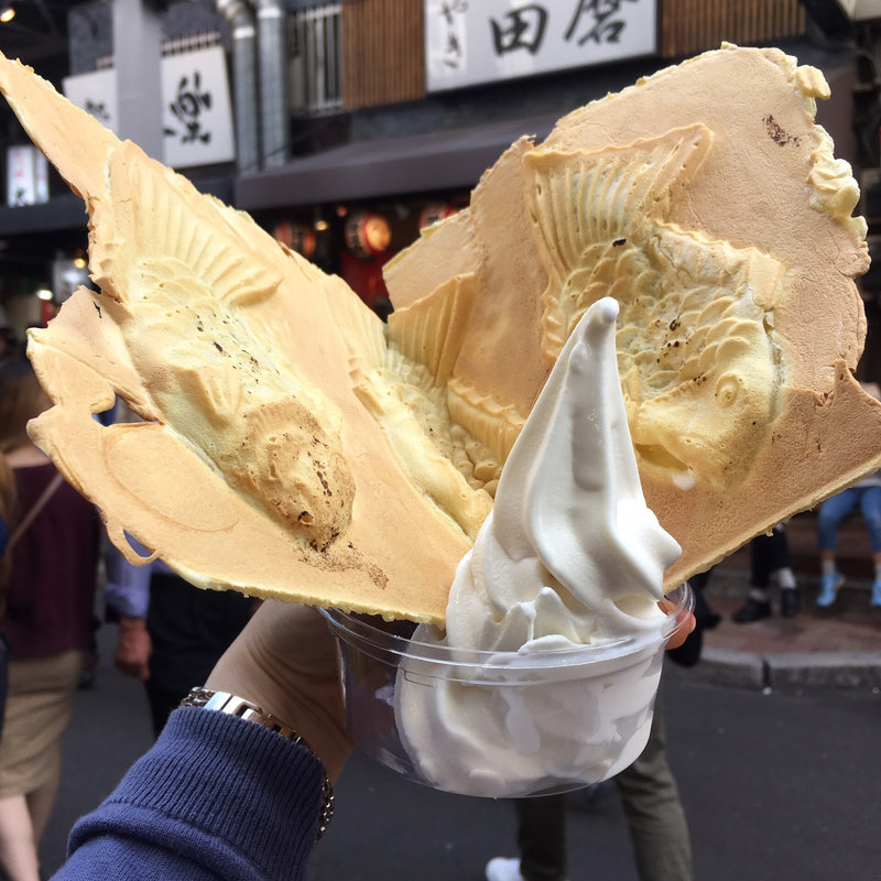 羽根つきソフト(たいやき神田達磨 上野店)