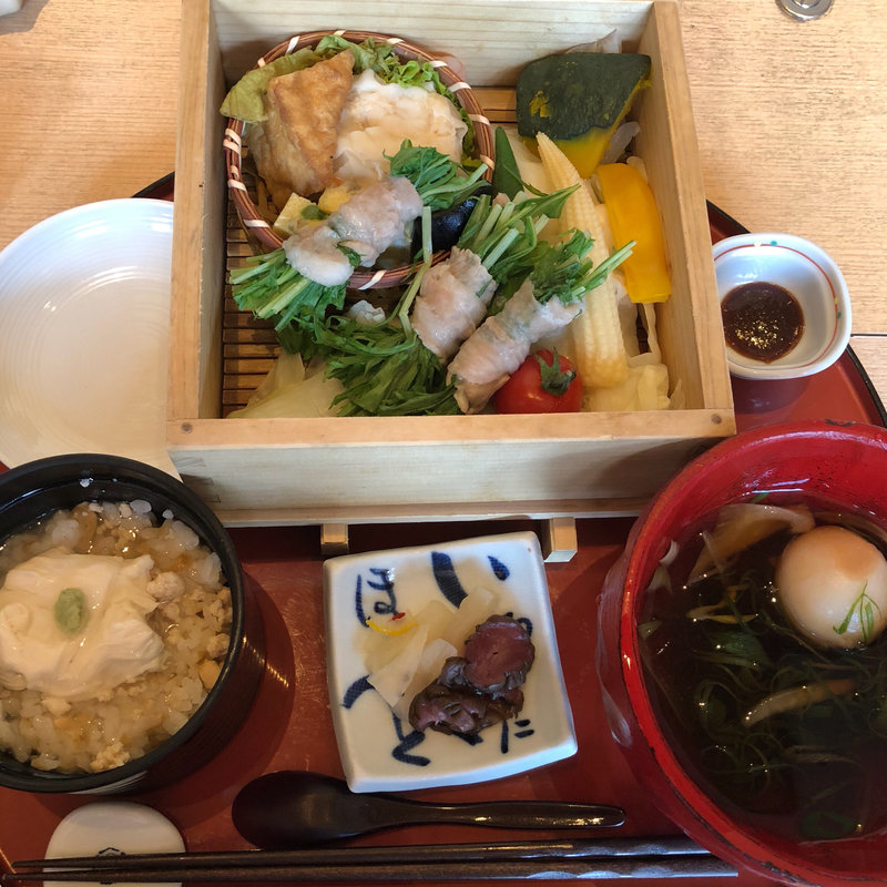 八種野菜と豚のせいろ蒸し(八かく庵 ミント神戸店 （はっかくあん）)