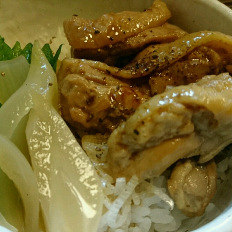 地鶏と玉ねぎの甘辛丼(京都千丸しゃかりき )
