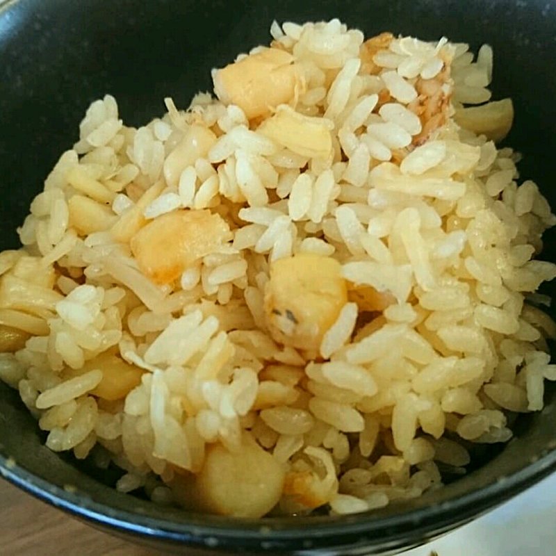 本日の炊き込みご飯(鳥見本 （トミモト）)