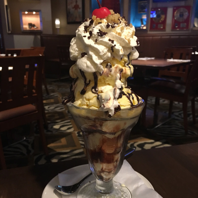 シンプルホットファッジサンデー   (ハードロックカフェ 大阪 （Hard Rock CAFE）)