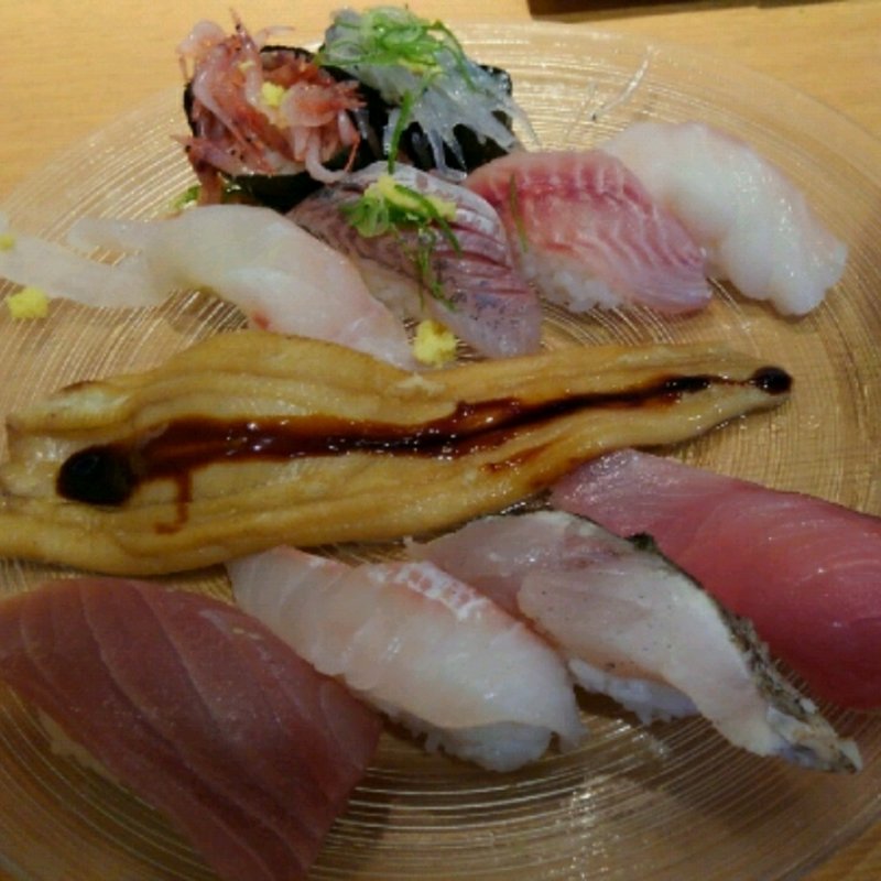 沼津港寿司盛り合わせ(沼津魚がし鮨 御殿場アウトレット店)