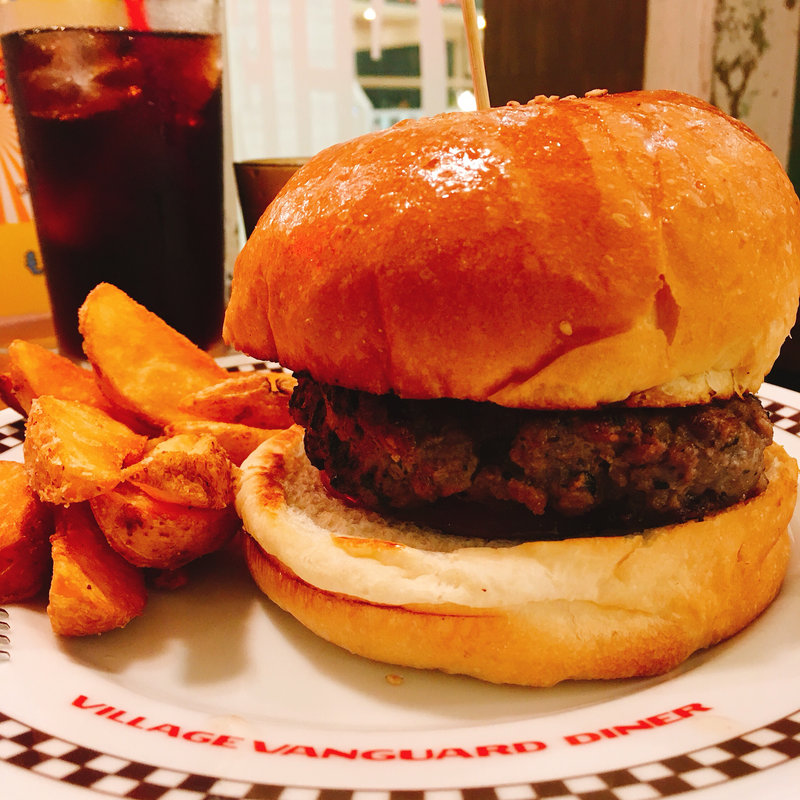ヴィレッジヴァンガードバーガー（ハンバーガー+ポテトorサラダ+ドリンク）(ヴィレッジヴァンガードダイナー ルミネ横浜)