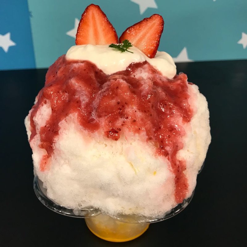 苺ミルクとマンゴーのヨーグルトホイップ(クラフトカフェ)