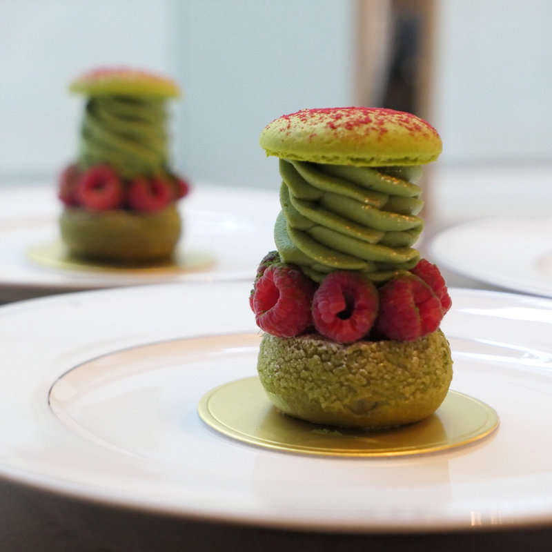 抹茶フランボワーズシュークリーム(ザ・ラウンジ （The Lounge）)