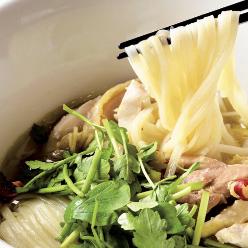 比内地鶏と秋田セリの稲庭うどん(秋田 眞壁屋 Esola池袋店)