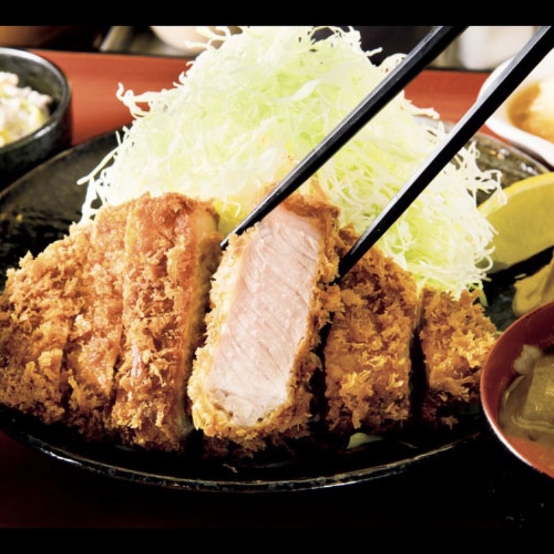 嬉嬉豚 ロースとんかつ定食(サーロイン牛かつ池田)