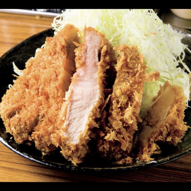 嬉嬉豚熟成肉「ねむるぶたおふトン」（200g）定食(サーロイン牛かつ池田)