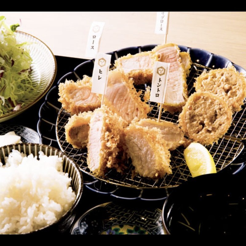 一頭揚げ 亀かわ定食（特選リブロース40g、ロース40g、本日の厳選部位2品、亀かわメンチ）(とんかつ 一頭揚げ 亀かわ巣鴨本店)