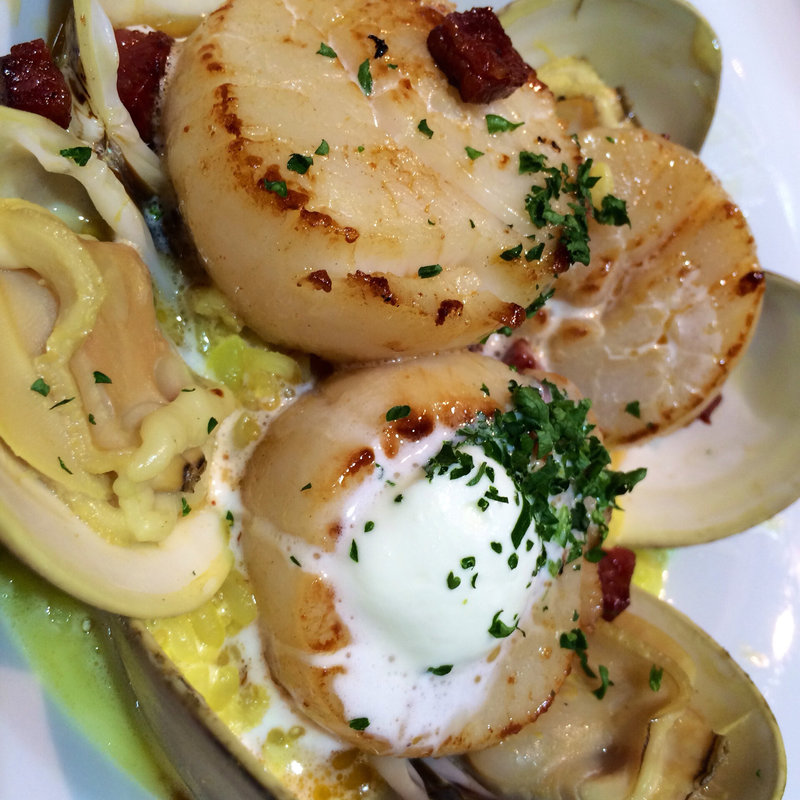 帆立のグリルと蛤 サフランクリーム(俺のフレンチＥＢＩＳＵ)