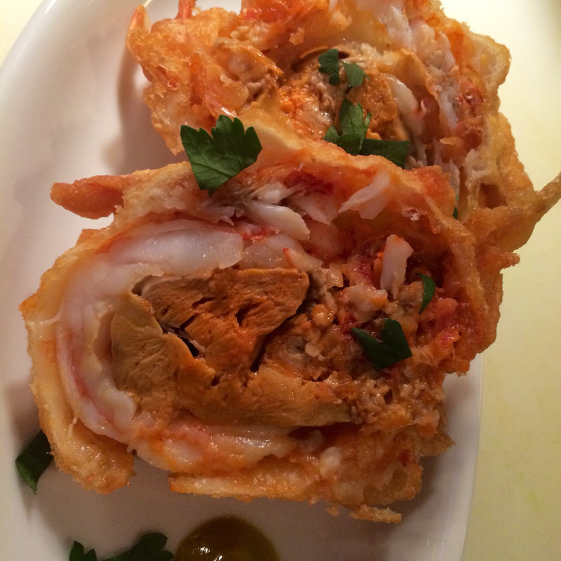 あん肝を車海老で巻いたフリット(白金バル)