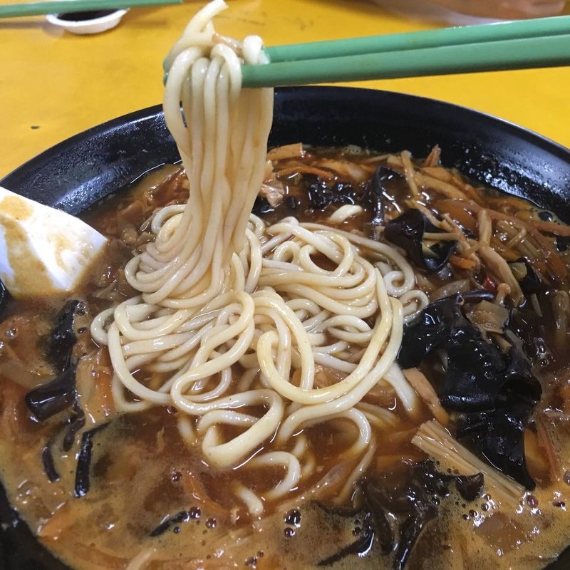 酸辣湯麺(洪鵬拉面小籠包)