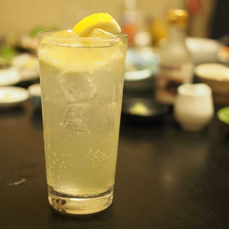 雪塩入り豊中産レモンサワー(泳ぎいか・ふぐ・いわし・大阪懐石料理・遊食遊膳 笹庵 （ささあん）)