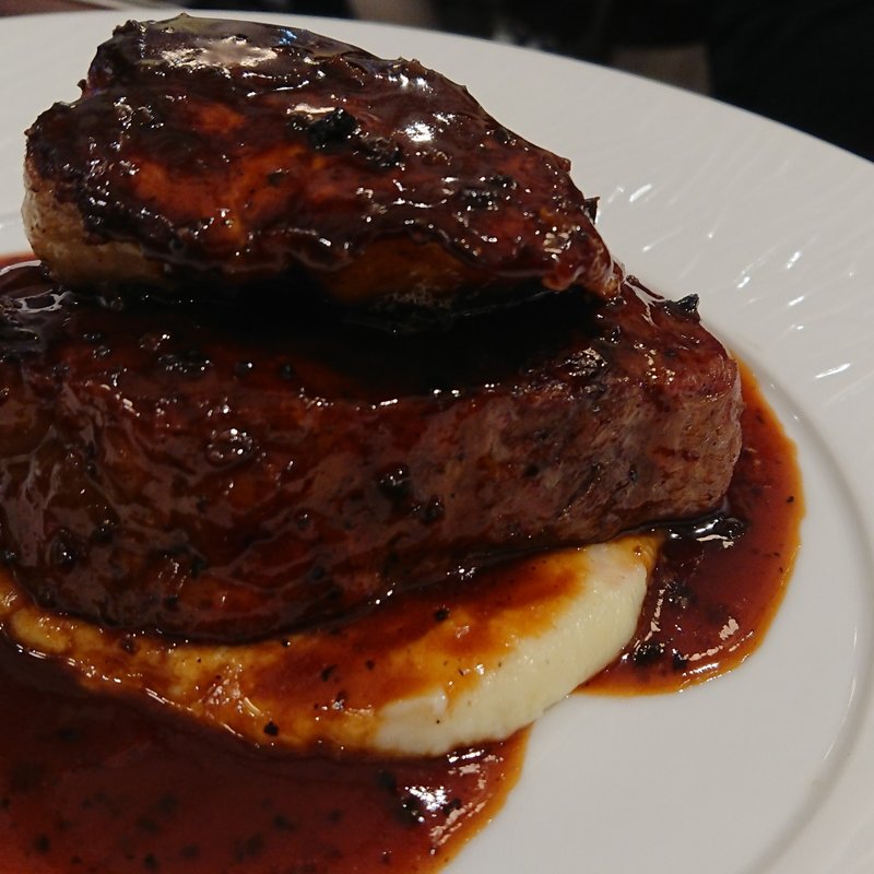 牛フィレとフォアグラのロッシーニ　(俺のフレンチ・イタリアン 松竹芸能 角座広場)