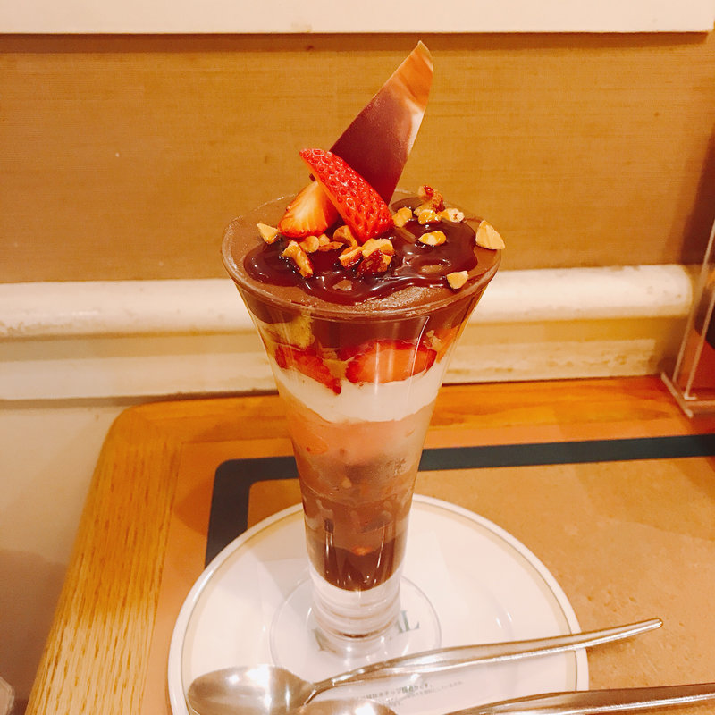 苺とショコラのパフェ(ロイヤルホスト音羽店)