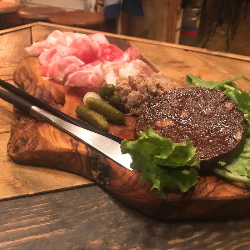 前菜盛り合わせ(肉とワイン)