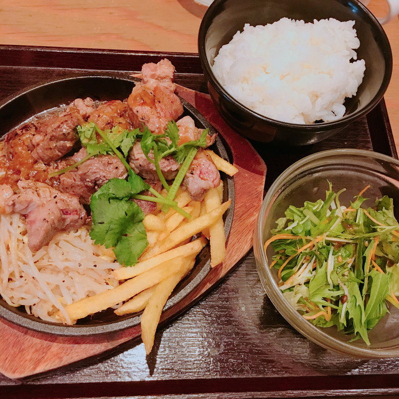 Wラムステーキランチ2倍（ごはんサラダスープ付き）(羊肉酒場0,19 御茶ノ水ワテラス店)