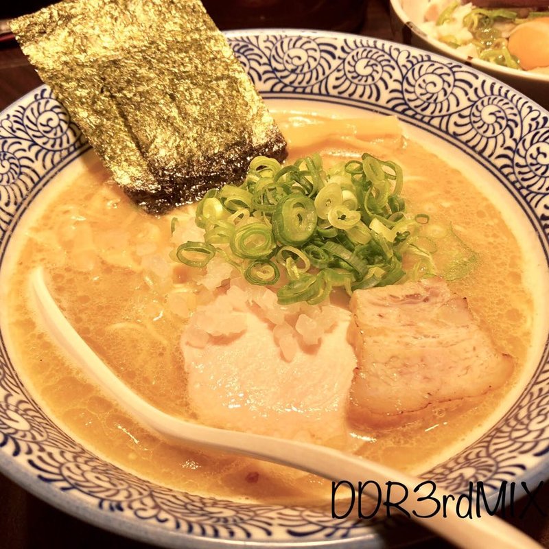 濃厚鶏白湯そば(麺匠 黒春晴)