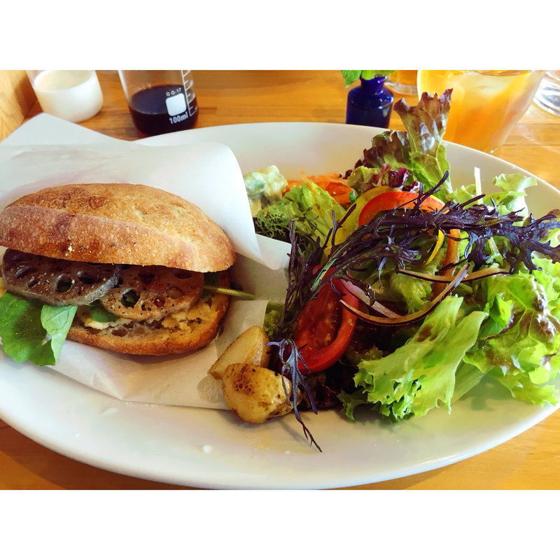 フムスのサンドイッチ(アビュー カフェ&フラワーズ)