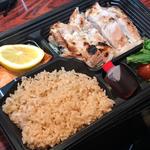 鶏モモ肉の塩麹焼き+サーモン(筋肉食堂 水道橋店)
