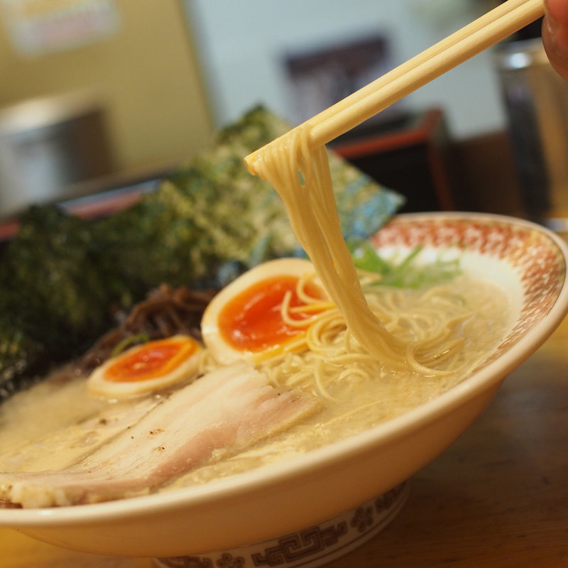 ラーメン(駅前豚骨ラーメン ニネンヤ)