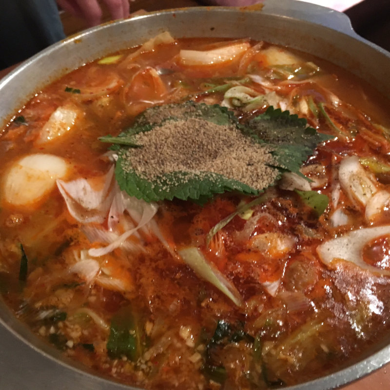 ホルモン鍋中(モンシリ )