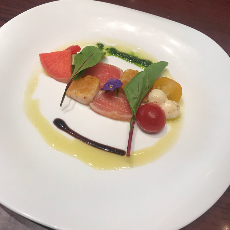 アンティパスト・ミスト 　帆立貝とカジキのマリネ、ピクルス、カプレーゼ(S.S.コロンビア・ダイニングルーム)