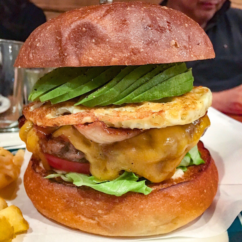 アボカドベーコンエッグチーズバーガー(CRUZ BURGERS & CRAFT BEERS （クルズバーガーズ アンド クラフトビア）)