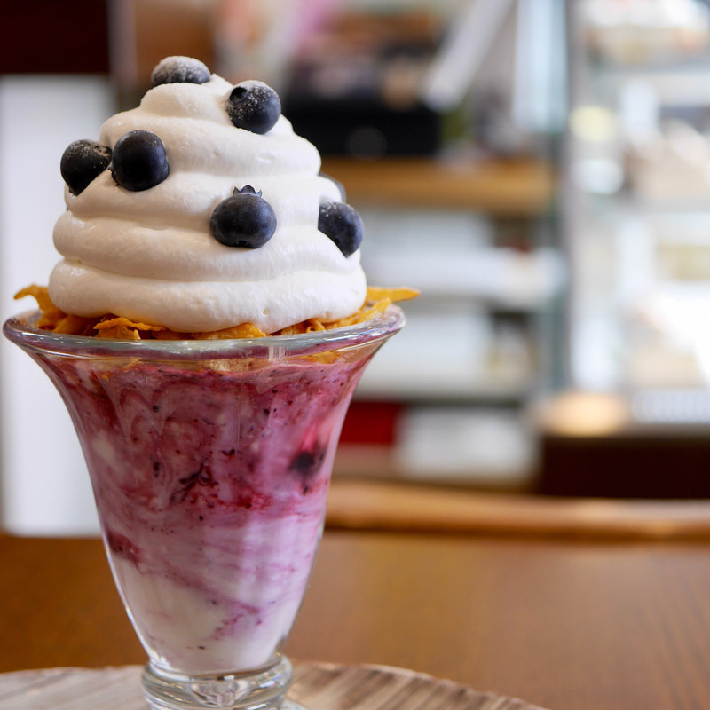 ブルーベリーパフェ(てづくりケーキを喫茶のお店佳扇 （かせん）)
