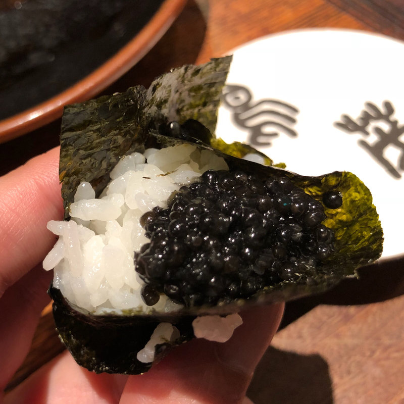 キャビアおにぎり(鳥茂)