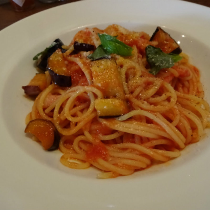 ナスとベーコンのトマトソーススパ(ハージーズ )