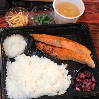 銀鮭塩焼き定食(しんぱち食堂 大門店)