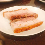 皮付き豚バラ肉の焼き物(錦福 香港美食)