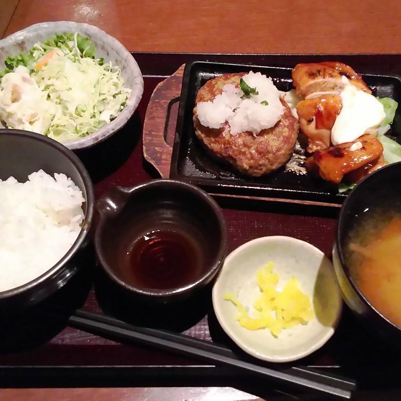 鉄板！おろしハンバーグと照り焼きチキン御膳(鳥どり 川崎駅前店)