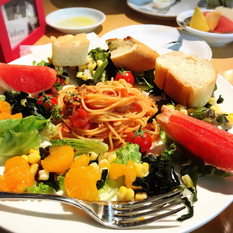 ツナと色々キノコのトマトソースパスタ(ジャドール 茶屋町)