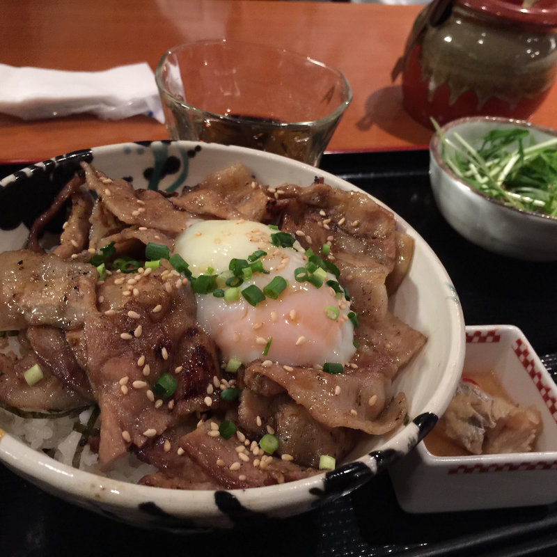 黒豚の炭火焼き定食(あうん酒場 （【旧店名】九州酒場）)