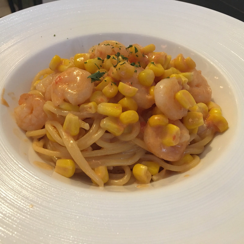 海老とトウモロコシのトマトクリームパスタ(ダニエルズ)